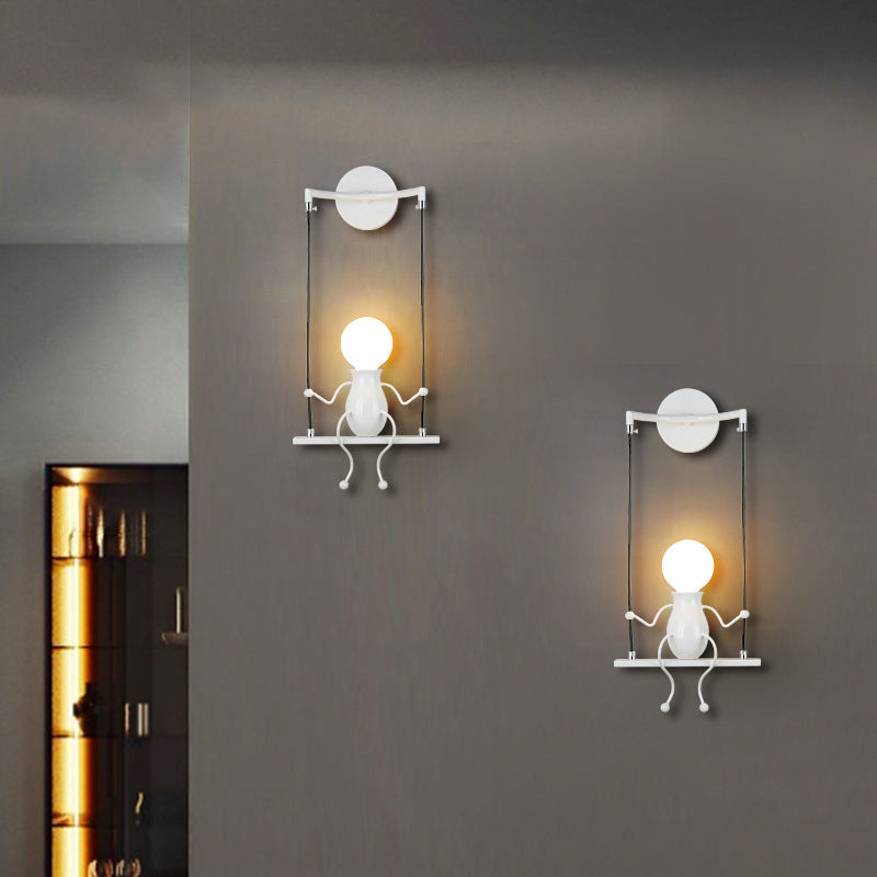 SwingDesign - Modern vägglampa med svängande figur
