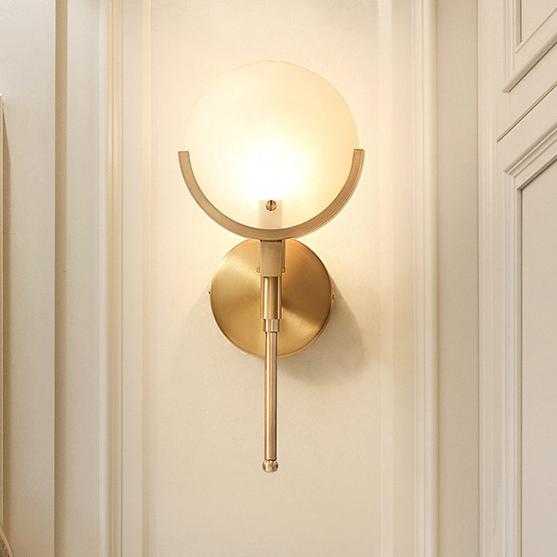 Colonial Lampa - Ovalt Melkglas Vägglampa i Koppar för Vardagsrum