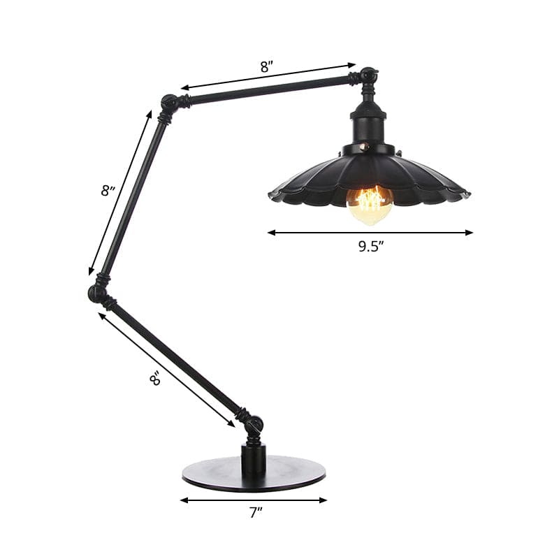 Justerbar vintage lampa med skulpterad metallskena för retrodekoration