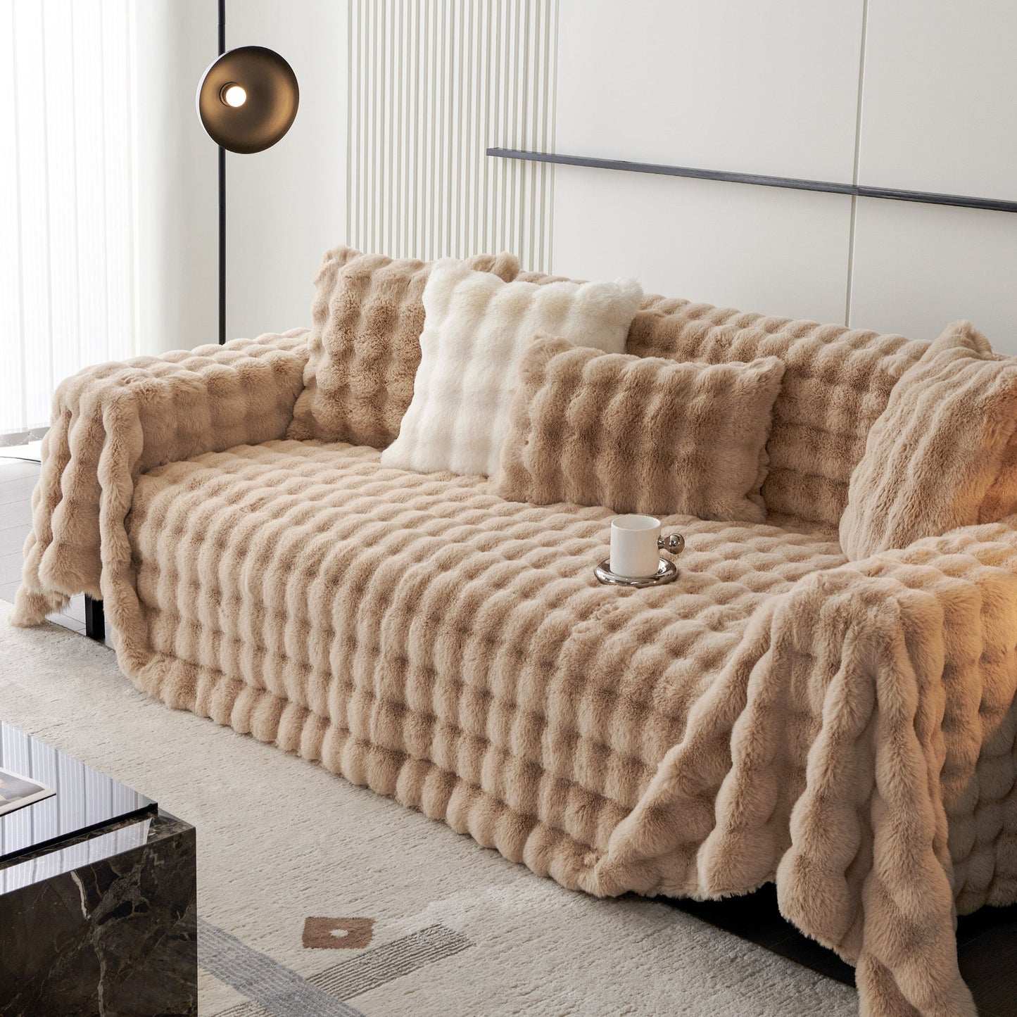 Luxe Ripple Faux Fur Sofföverdrag - Modernt, Stilrent & Hållbart Soffaskydd