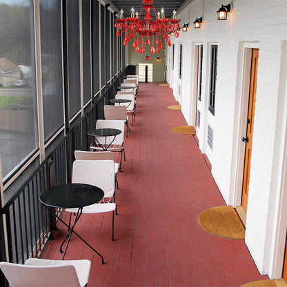 Modern röd kristallkrona