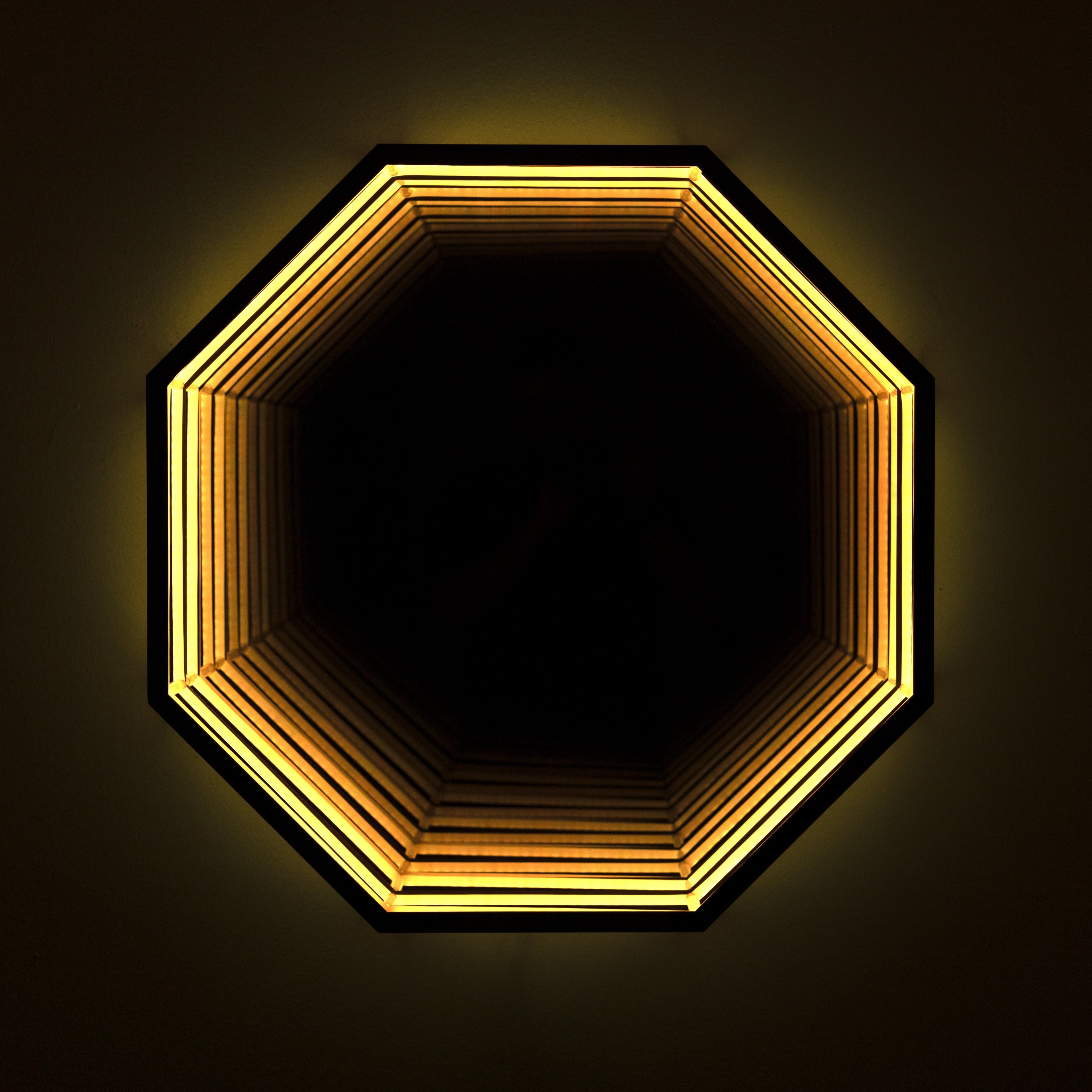 Octagon 3D Infinity Spegel Vägglampa