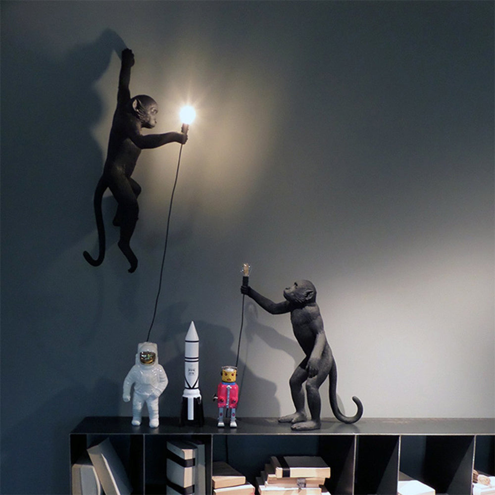 Vägglampa med unik resinapa design