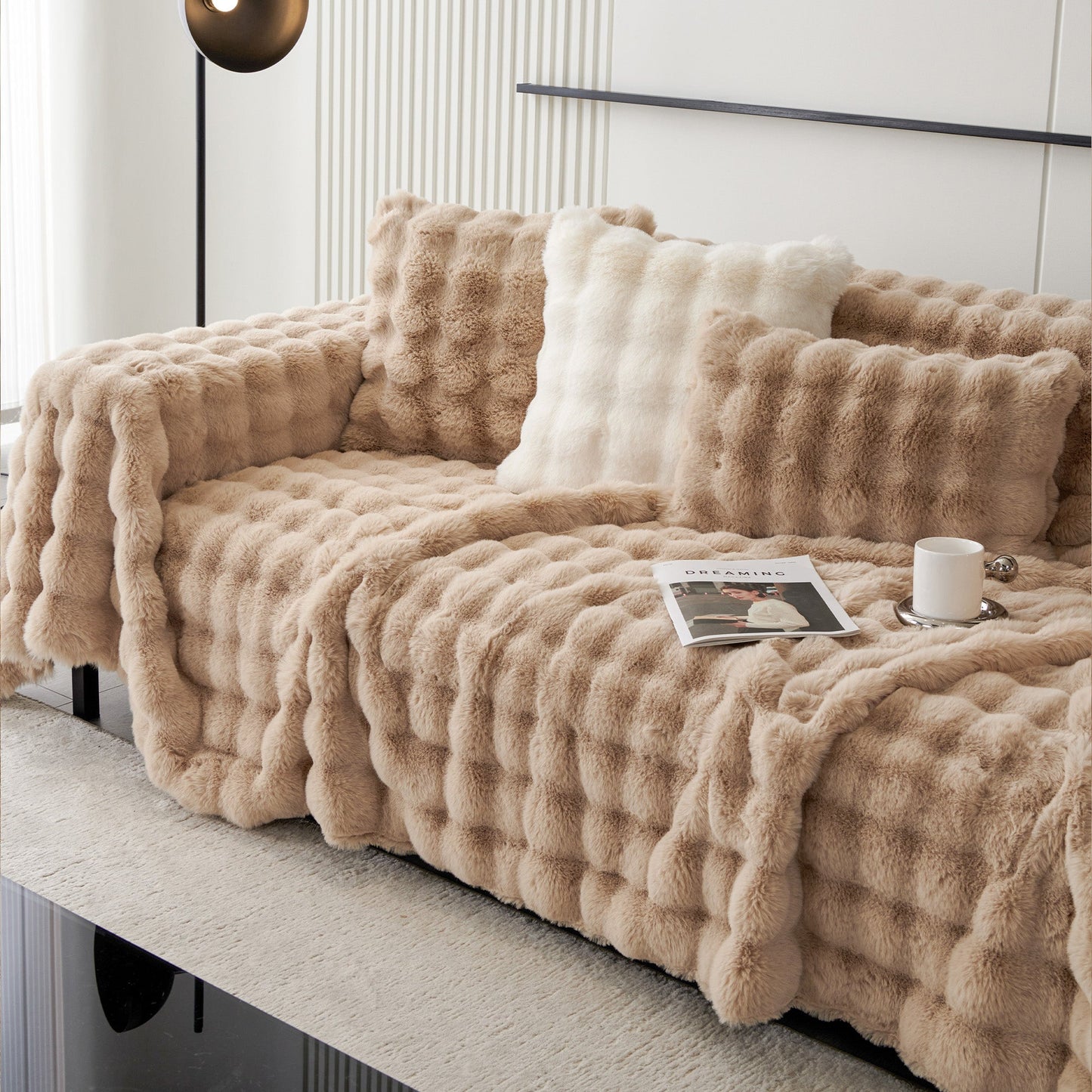 Luxe Ripple Faux Fur Sofföverdrag - Modernt, Stilrent & Hållbart Soffaskydd
