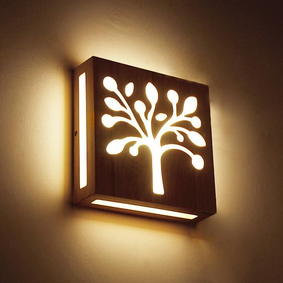 NatureShine - Modern LED-vägglampa i massivt trä med lekfullt mönster