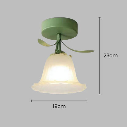 Taklampa med blommönstrad glasdiffusor