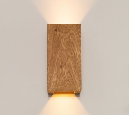 NordicGlow – Rustik Trä Vägglampa med LED Belysning för Vardagsrum och Sovrum
