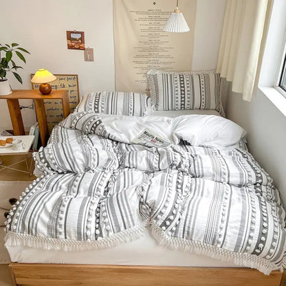 Mjukt Randig och Tofs Duvet Set | 3st