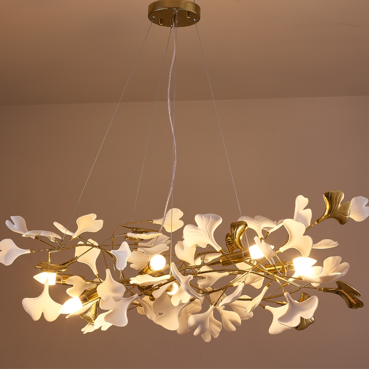 OliviaLeaf - Elegant taklampa i ginkgo-form