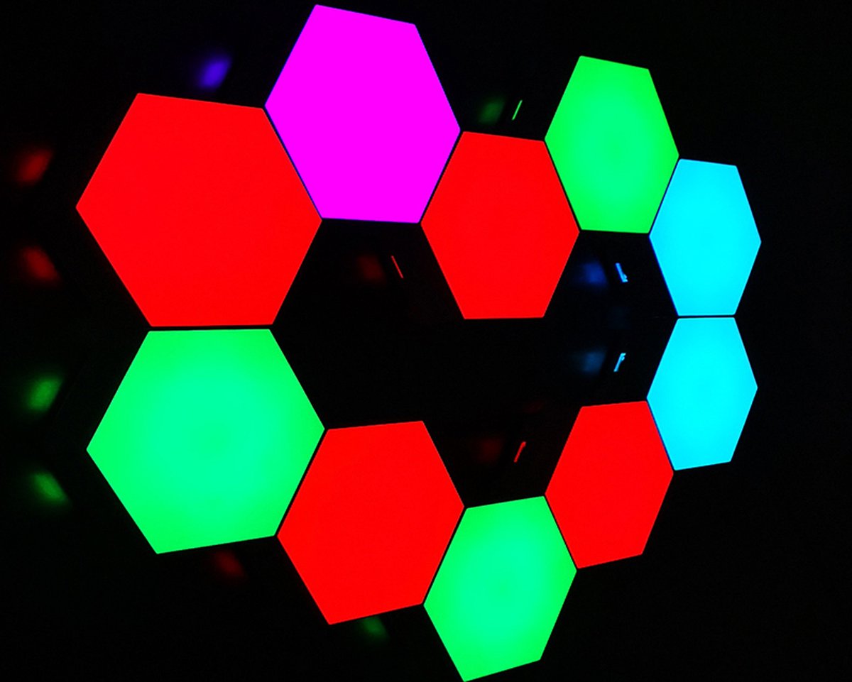 Lunexa Hexa | Moduler LED-väggpaneler med touch- och färgkontroll