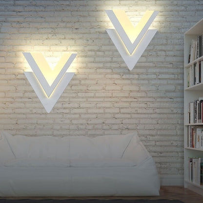 Minimalistisk V-formad LED-vägglampa