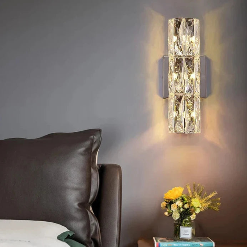 NovaGlow – Modern skiktad vägglampa med reflekterande yta detaljer