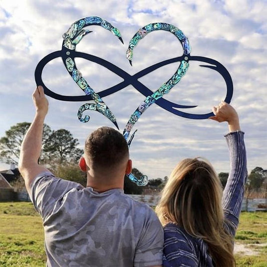 Järnväggdekoration med oändlighets hjärta