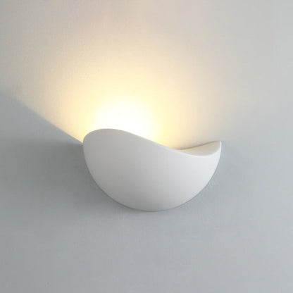 Minimalistisk halvcirkelformad LED-vägglampa i aluminium