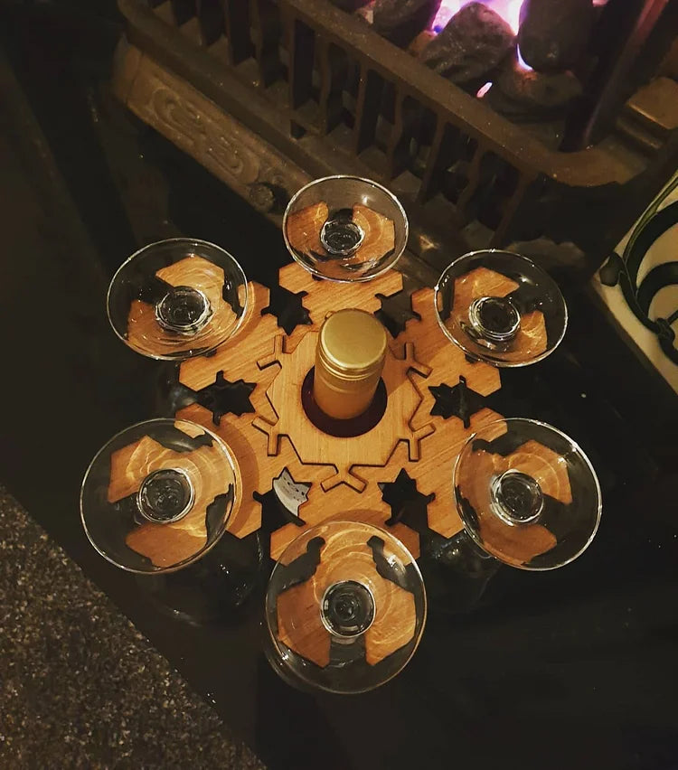 Carvallo - charmigt vinrack i snöflingedesign