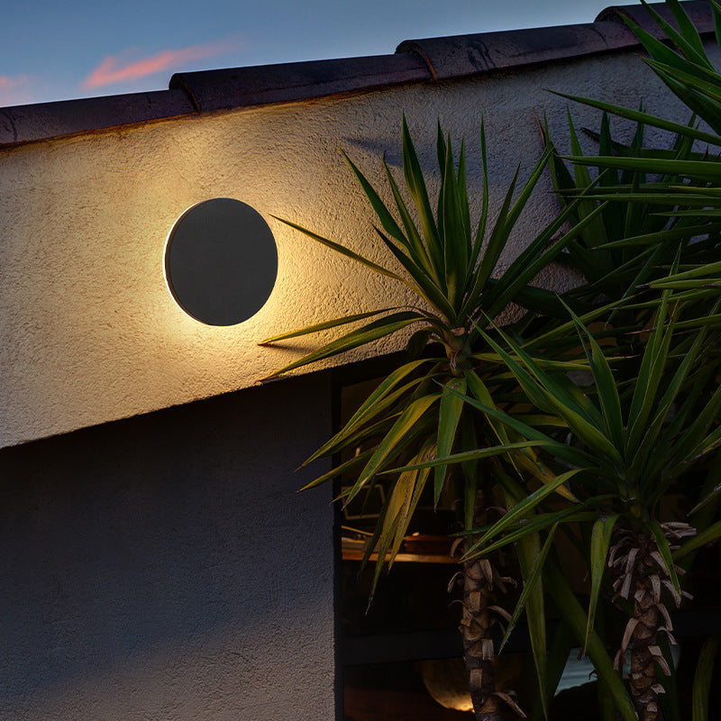 LunaGlow - Minimalistiska LED Vägglampor Svart Metall för Trädgård och Hall
