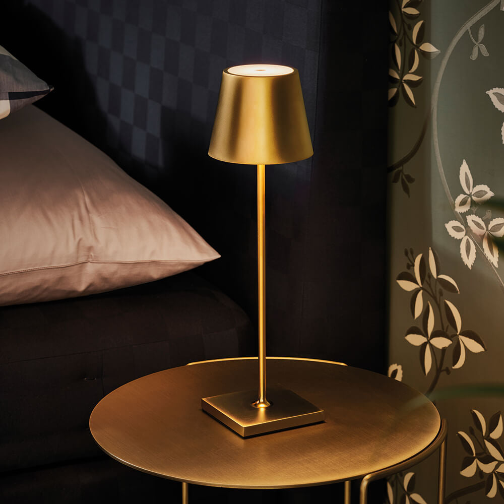 Lång bordslampa med dimbar belysning