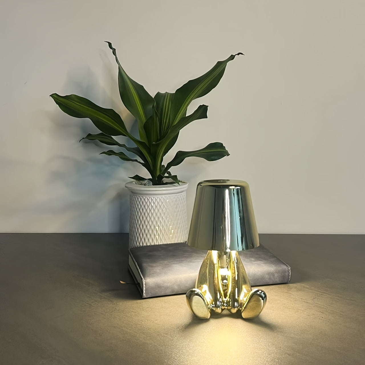 LuminAura - LED Bordslampa med Uppladdningsbart Batteri och Dimmbar Färgtemperatur