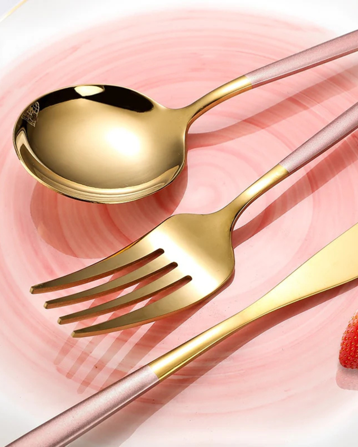 Carvallo Lumine – Lyxigt Bestickset med Guldaccenter och Matt Svarta Handtag