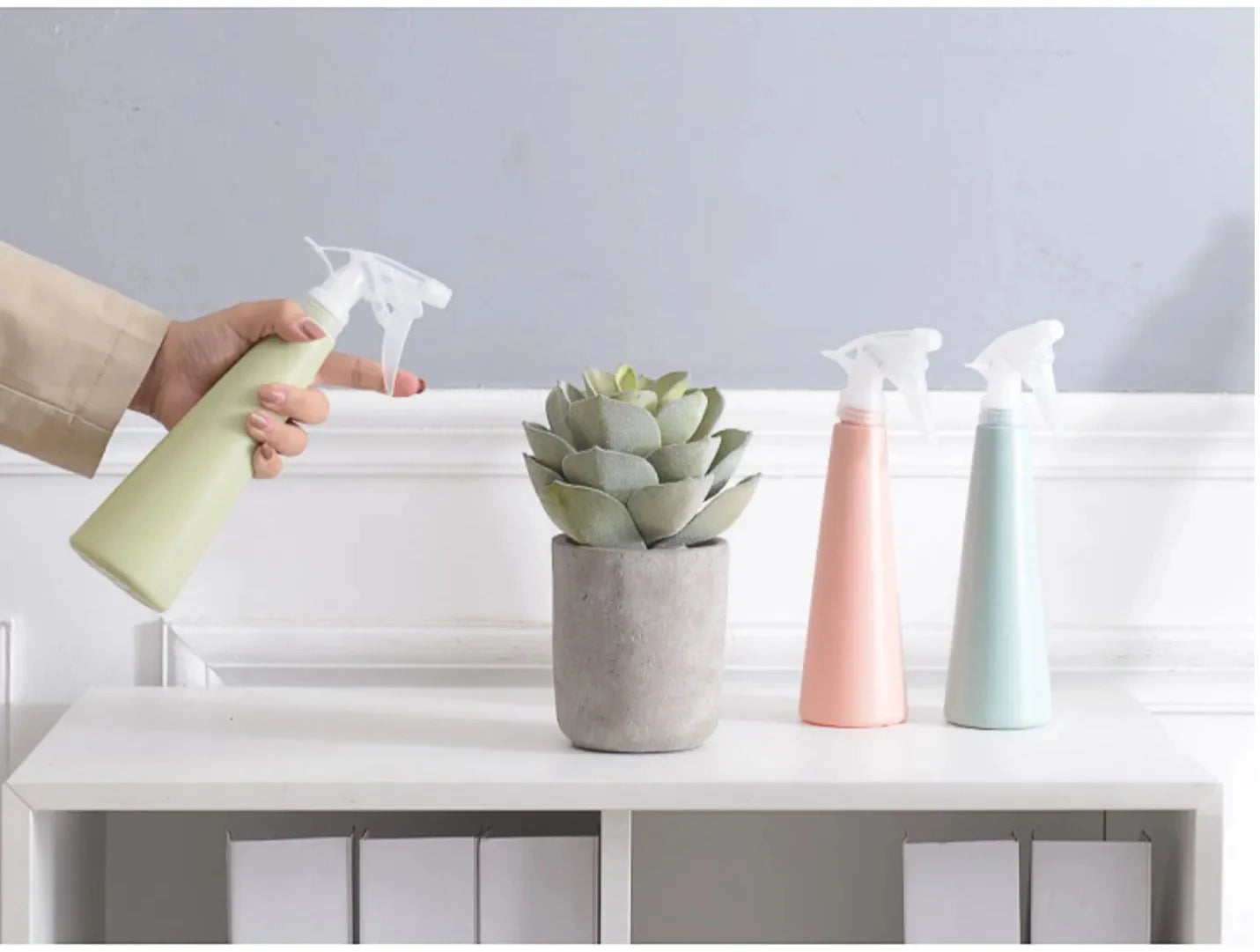 Sprayflaska för växter i modern design för precis bevattning av växter