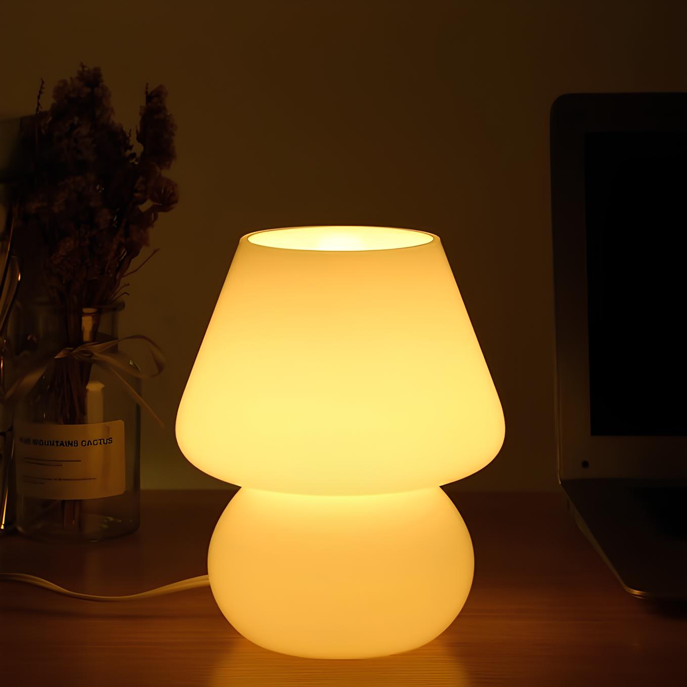 Sarah Elegante Handblåst Bordslampa för en Stämningsfull Inredning