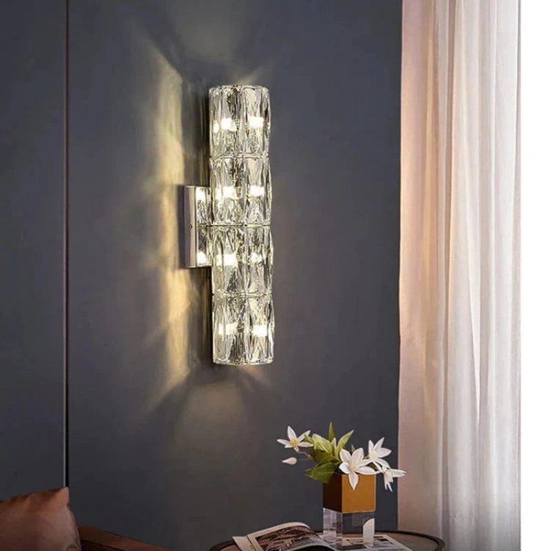 NovaGlow – Modern skiktad vägglampa med reflekterande yta detaljer