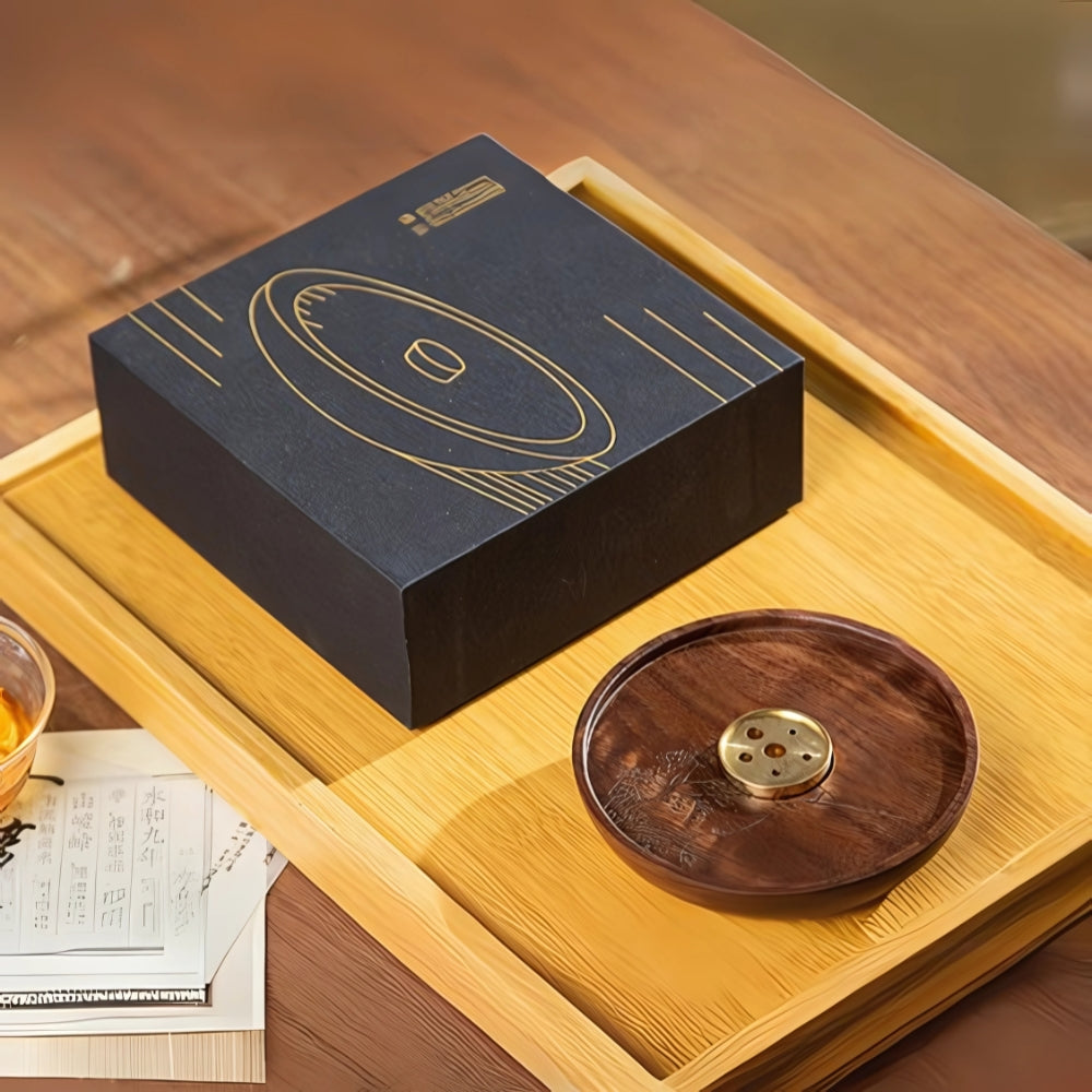 Rund trä- och kopparrökelsehållare