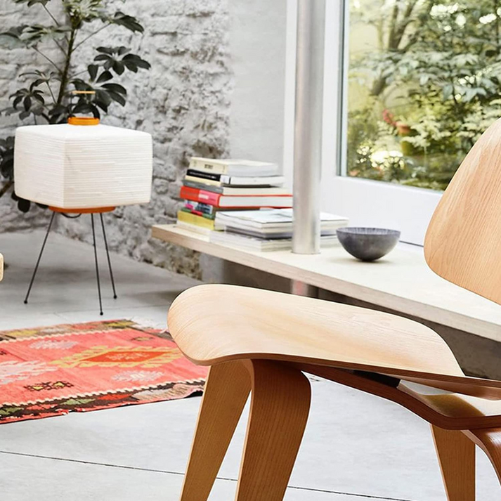 Carvallo – Minimalistisk golvlampa med elegant lyktaform för mjukt omgivande ljus