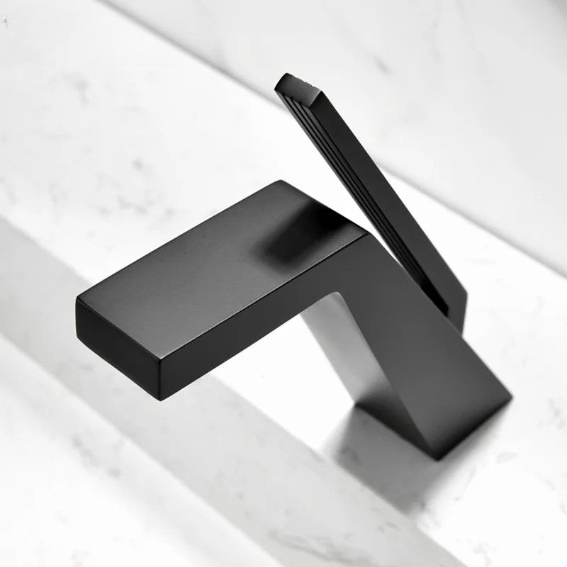 Carvallo – Badrumsarmatur med ett handtag med modern design och enkel vattenkontroll