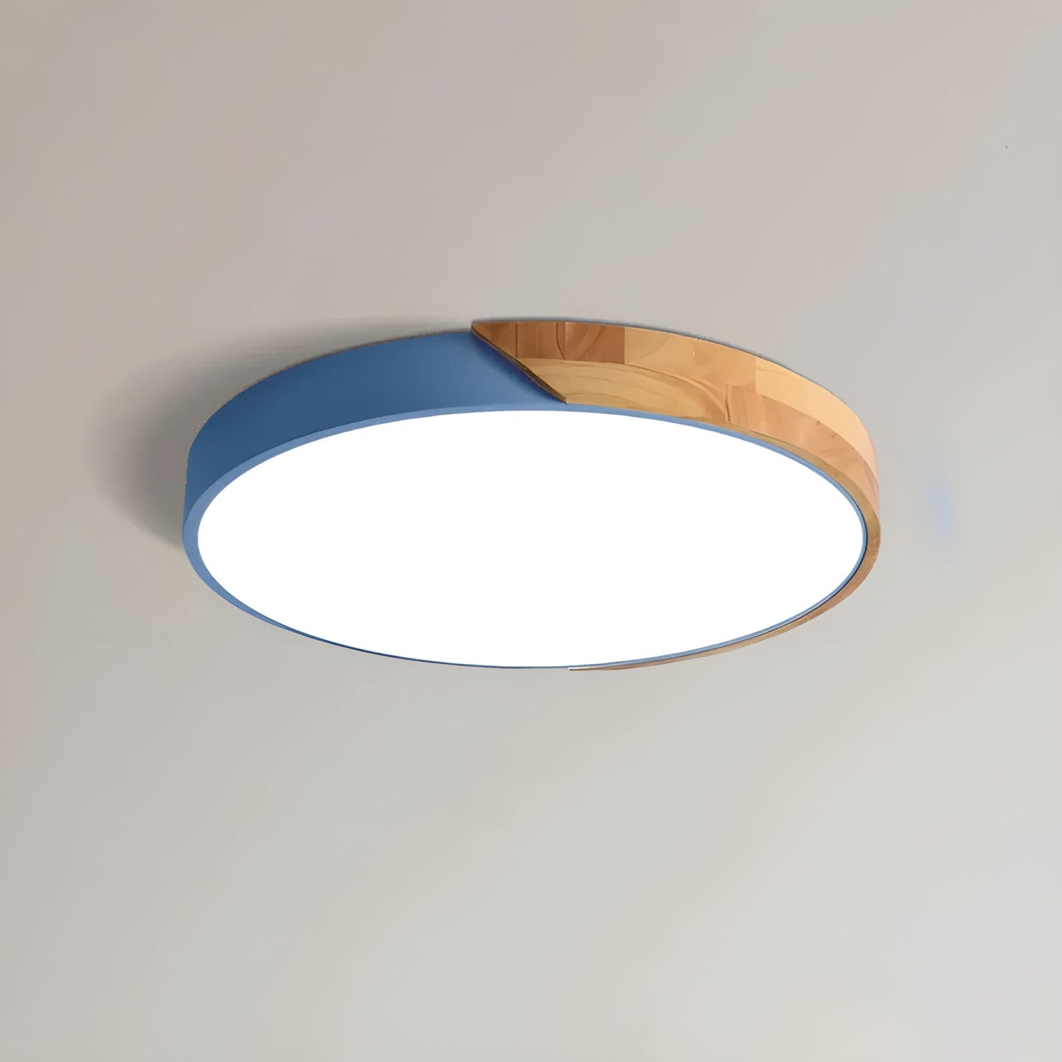 LED-taklampa i trä – Skandinavisk design | Varmt ljus för vardagsrum