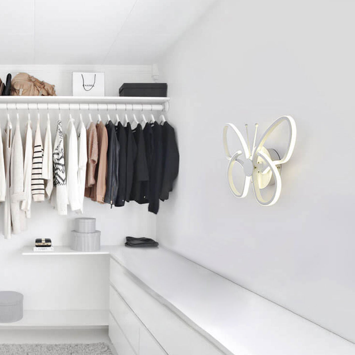 Modern minimalistisch LED-vägglampa i fjäderform