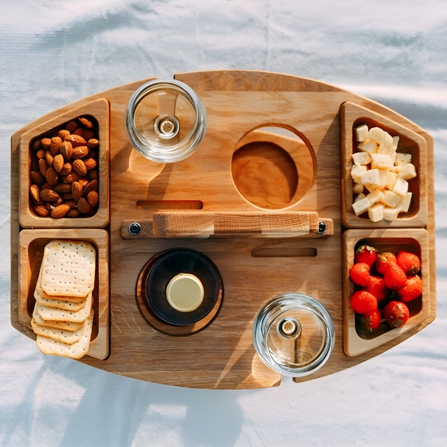 Trä picknick vinbord – Perfekt för vin &amp; snacks utomhus
