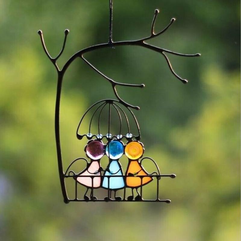 Carvallo – Festliga hängande ornament med lekfullt barndomsinspirerat design