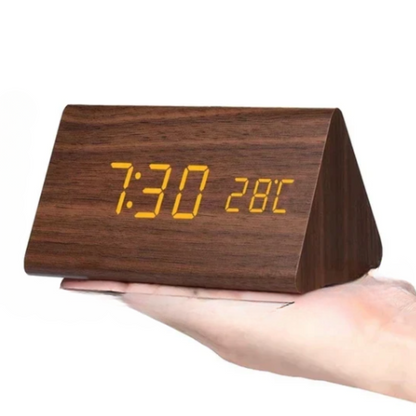 LED väckarklocka med träig digital display