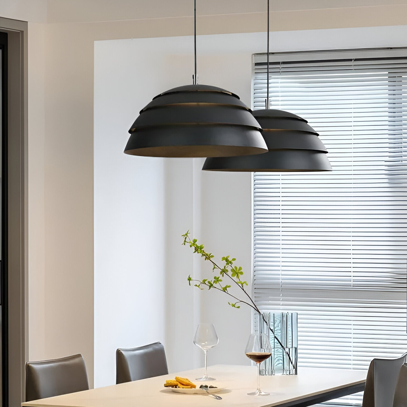 Lunava | Minimalistisk pendellampa med kupolskärm