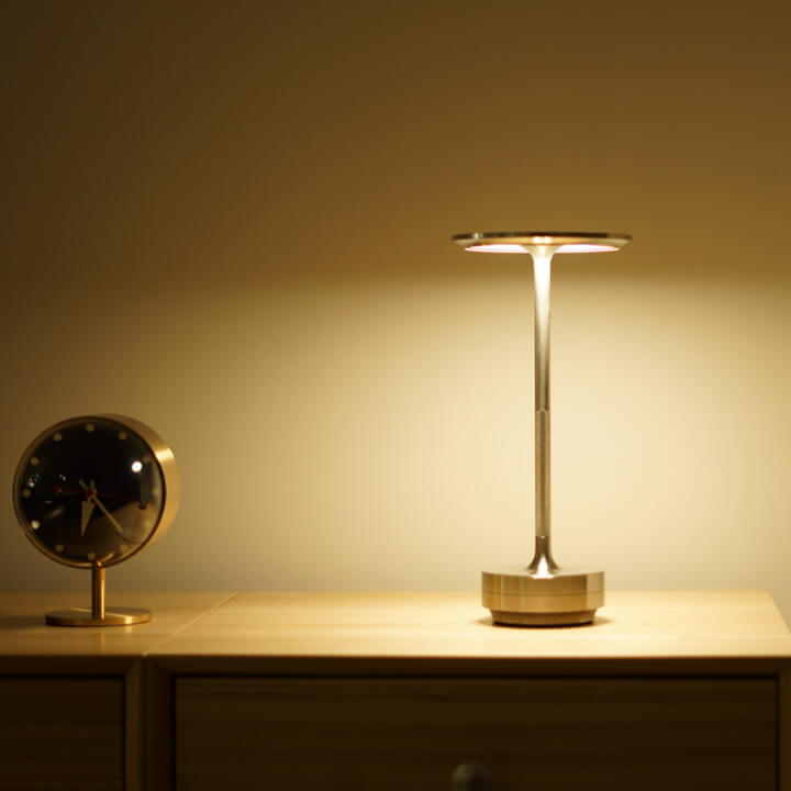 Ambient Metallic Trådlös Bordslampa