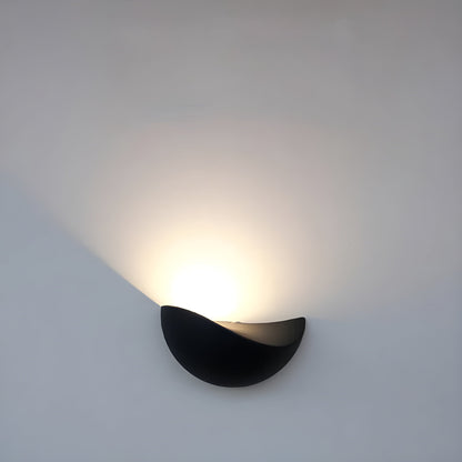 NoirLume Light - Minimalistisk halvcirkelformad LED vägglampa