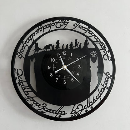 MythicWarrior - Stilla Vinyl Väggklocka