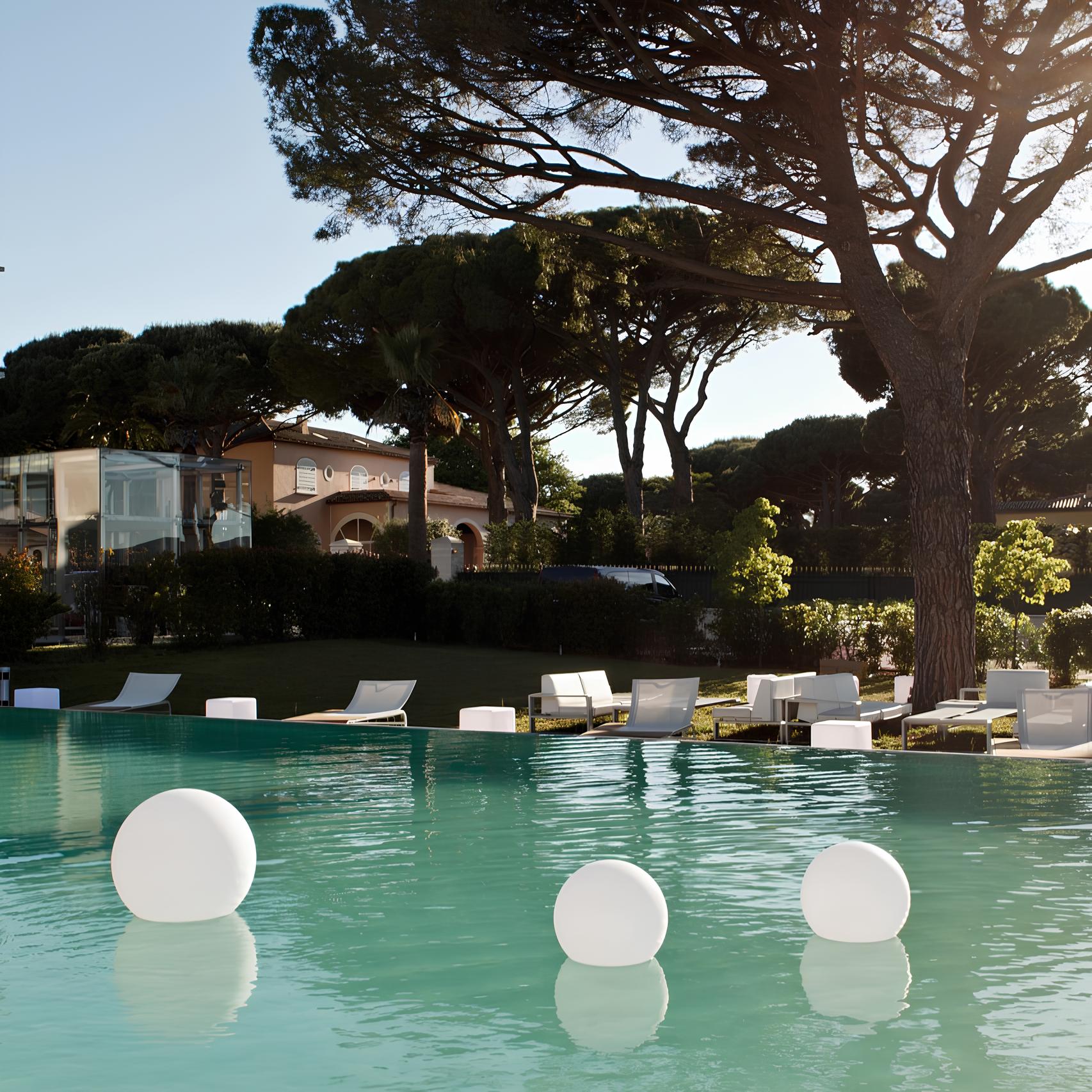 GlowSphere | Väderbeständig Fjärrstyrd LED-lampa för Utomhusbruk