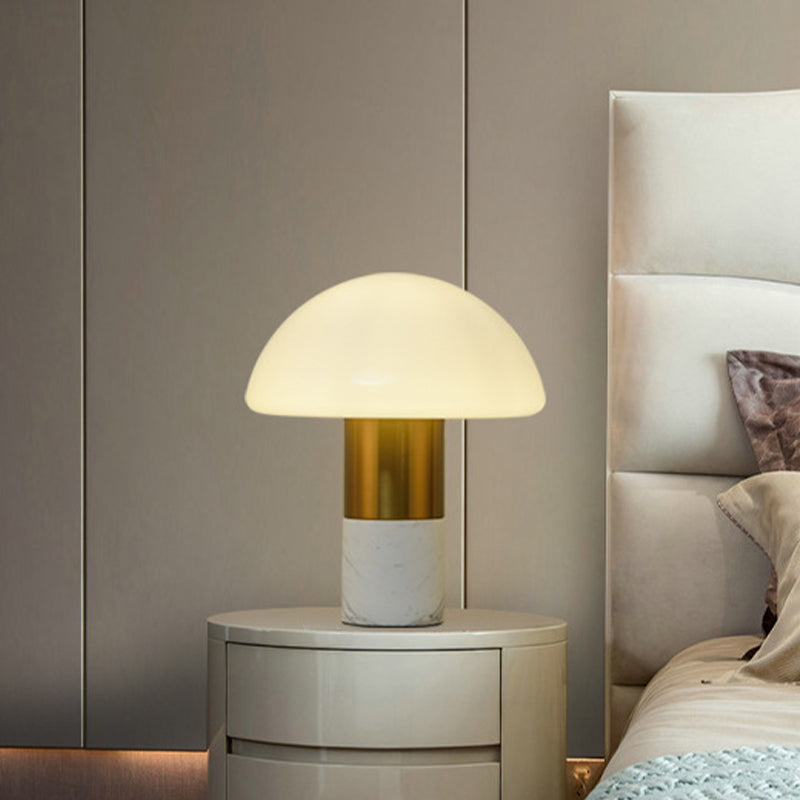 DomeGlow - Modern Bordslampa med Mjölkglas Skärm