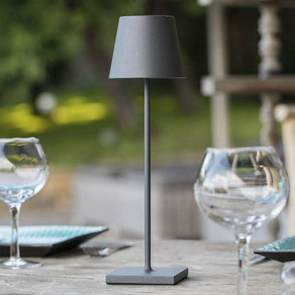 Lång bordslampa med dimbar belysning