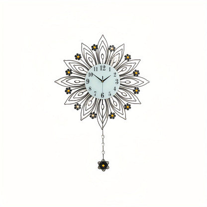 Elegant Blomster Vägggklocka med Lyxiga Guldaccenter