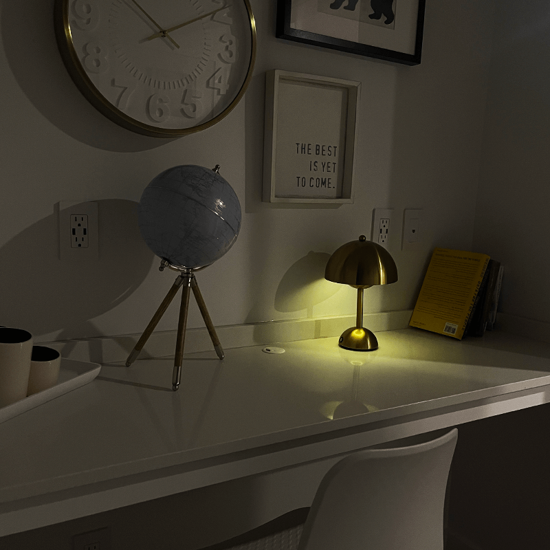 Multifärgad LED Touch Lampa med Justerbar Ljusstyrka