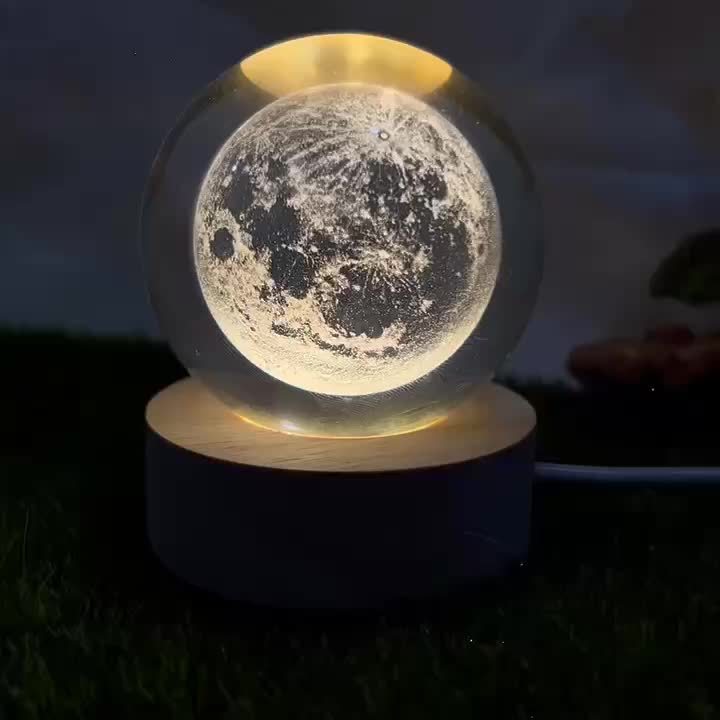MoonCrystal - Mån Kristall Bollampa med Träbas