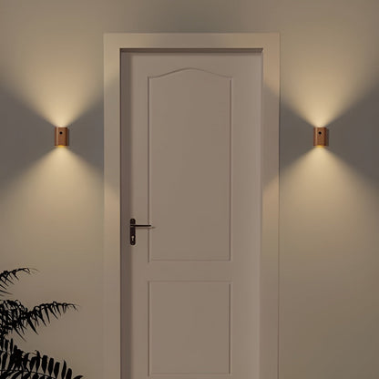 LED vägglampa i trä – Med rörelsesensor &amp; USB | För hall &amp; trappa