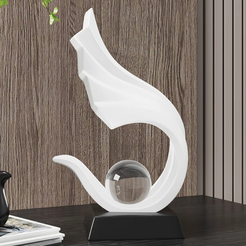 Orbelle – Konstnärlig abstrakt skulptur med kristallklar kula och elegant form