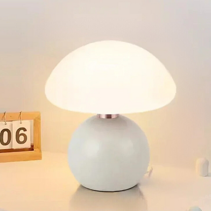 MushLuxe – Kompakt Bordslampa i Gräddfärgad Keramik