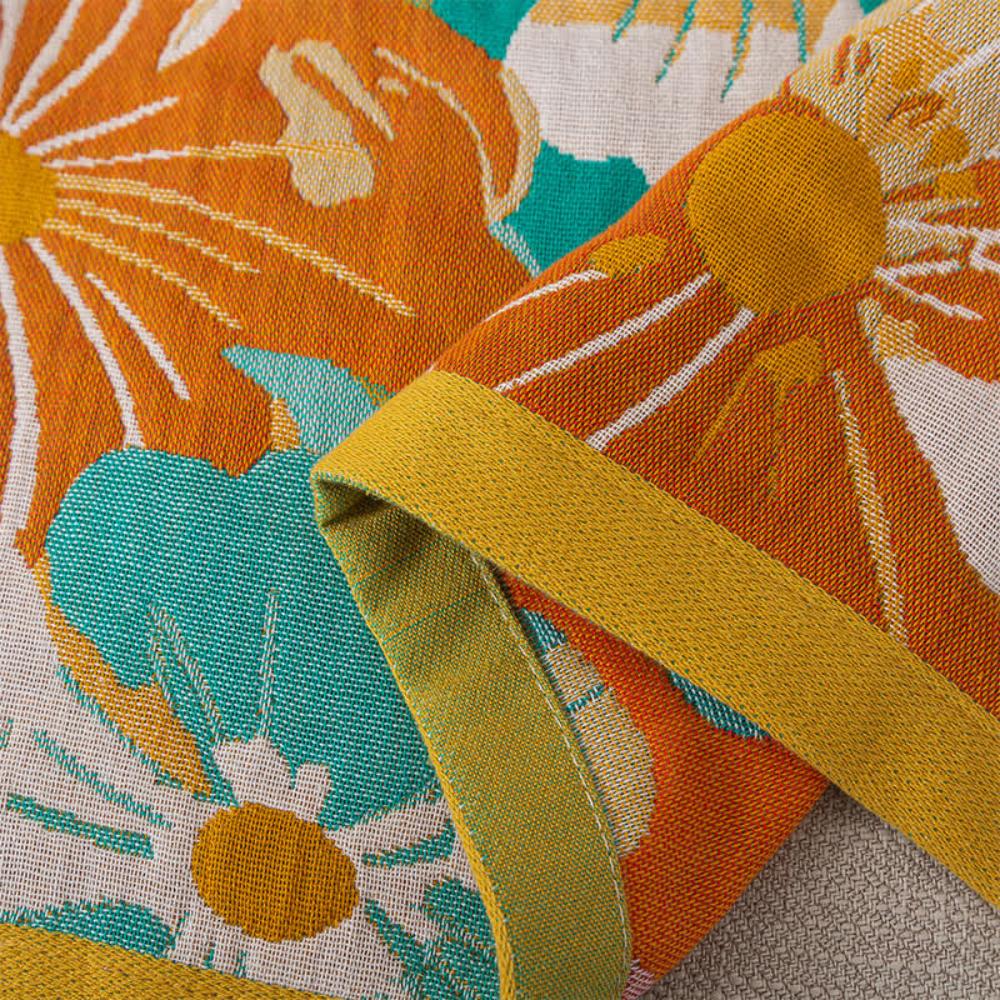 Vibrant Petals Gasbindhandduk