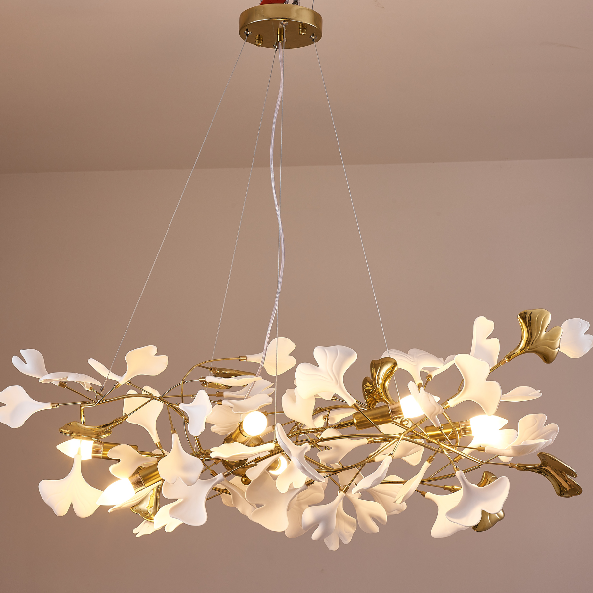 OliviaLeaf - Elegant taklampa i ginkgo-form