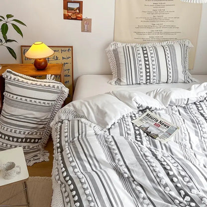 Mjukt Randig och Tofs Duvet Set | 3st